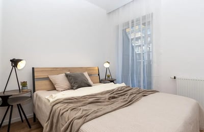 Alquiler de un luminoso apartamento amueblado de 2 habitaciones, 39 m², Stare Miasto, Cracovia, Polonia